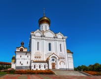 Tempel av den storslagna hertiginnan Elizabeth för helig martyr eller helgonElisabet den kyrkliga domkyrkan i staden Khabarovsk arkivbild Tempel av den storslagna hertiginnan Elizabeth för helig martyr eller helgonElisabet den kyrkliga domkyrkan i staden Khabarovsk arkivbild