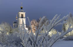 Tempel, Kathedrale, Kreuz, Orthodoxie, Ikonen, Haube, Winter, Schnee lizenzfreie stockfotografie Tempel, Kathedrale, Kreuz, Orthodoxie, Ikonen, Haube, Winter, Schnee lizenzfreie stockfotografie