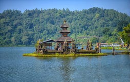 Tempio bratan di danu del ulun di Pura in Bali, Indonesia immagini stock Tempio bratan di danu del ulun di Pura in Bali, Indonesia immagini stock