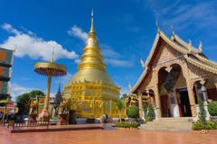 Tempio del pubblico di Wat Phra Thad Hariphunchai immagini stock Tempio del pubblico di Wat Phra Thad Hariphunchai immagini stock