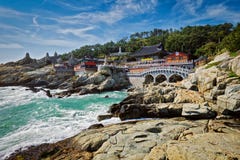 Tempio di Haedong Yonggungsa Busan, il Sud Corea fotografia stock libera da diritti Tempio di Haedong Yonggungsa Busan, il Sud Corea fotografia stock libera da diritti