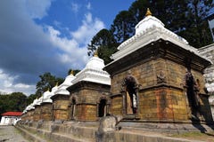 Temples hindous sacrés dans Pashupatinath, Népal Images libres de droits Temples hindous sacrés dans Pashupatinath, Népal Images libres de droits