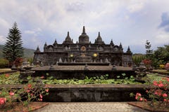 Templet i den Brahmavihara Arama kloster, Bali ö (Indonesien) arkivfoton Templet i den Brahmavihara Arama kloster, Bali ö (Indonesien) arkivfoton