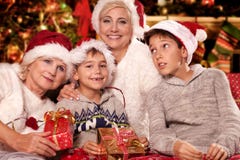 Temps de Noël Famille heureux images libres de droits Temps de Noël Famille heureux images libres de droits