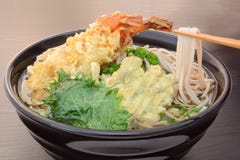 Tempura Soba, bovetenudlar fotografering för bildbyråer Tempura Soba, bovetenudlar fotografering för bildbyråer