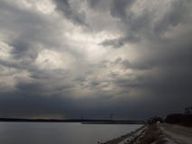 Tempête de ressort sur la mer baltique dans Klaipeda, Lithuanie photographie stock Tempête de ressort sur la mer baltique dans Klaipeda, Lithuanie photographie stock