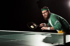 tennisspeler met pan met ei speelpingpong stock foto tennisspeler met pan met ei speelpingpong stock foto