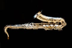 Tenor de saxophone Instrument classique pour les bois Jazz, bleus, classiques Musique Saxophone sur un fond noir Surfac noir de m photo libre de droits Tenor de saxophone Instrument classique pour les bois Jazz, bleus, classiques Musique Saxophone sur un fond noir Surfac noir de m photo libre de droits
