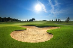 Terrain de golf image libre de droits Terrain de golf image libre de droits