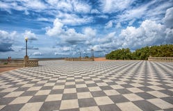 Terraço de Mascagni, passeio de Livorno, litoral pitoresco em Toscânia, Itália fotografia de stock royalty free Terraço de Mascagni, passeio de Livorno, litoral pitoresco em Toscânia, Itália fotografia de stock royalty free