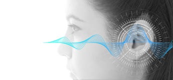 Teste de audição que mostra a orelha da jovem mulher com tecnologia da simulação das ondas sadias Foto de Stock Teste de audição que mostra a orelha da jovem mulher com tecnologia da simulação das ondas sadias Foto de Stock