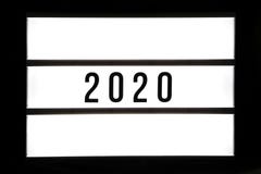 Text 2020 in einem Leuchtkasten stockbild Text 2020 in einem Leuchtkasten stockbild