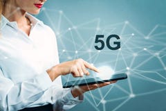 texte 5G avec la femme d'affaires images stock texte 5G avec la femme d'affaires images stock