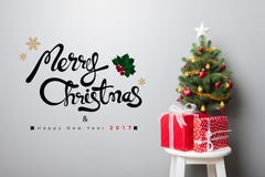 Texto de la FELIZ NAVIDAD y de la FELIZ AÑO NUEVO 2017 en la pared imagenes de archivo Texto de la FELIZ NAVIDAD y de la FELIZ AÑO NUEVO 2017 en la pared imagenes de archivo