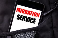 Texto escrito à mão que mostra o serviço da migração Escrita do conceito do negócio para o telefone celular escrito do telefone d foto de stock royalty free Texto escrito à mão que mostra o serviço da migração Escrita do conceito do negócio para o telefone celular escrito do telefone d foto de stock royalty free
