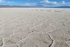 Texture de Gexagonal de sel sur la surface d'Uyuni Salar, Bolivie images stock Texture de Gexagonal de sel sur la surface d'Uyuni Salar, Bolivie images stock