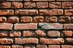Texture horizontale de mur de plusieurs rangées de la brique très vieille faite en brique rouge Mur de briques brisé et endommagé image stock Texture horizontale de mur de plusieurs rangées de la brique très vieille faite en brique rouge Mur de briques brisé et endommagé image stock