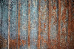 Texture rouillée onduleuse en gros plan de feuille de coursier pour le fond images stock Texture rouillée onduleuse en gros plan de feuille de coursier pour le fond images stock