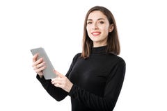 Th?me de technologie d'affaires de femme Belle jeune femme caucasienne dans la chemise noire posant la position avec des mains de images stock Th?me de technologie d'affaires de femme Belle jeune femme caucasienne dans la chemise noire posant la position avec des mains de images stock