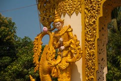 金门的装饰的片段 砂海螂Tha Lyaung斜倚的菩萨 Bago Myanma 缅甸 库存照片 金门的装饰的片段 砂海螂Tha Lyaung斜倚的菩萨 Bago Myanma 缅甸 库存照片
