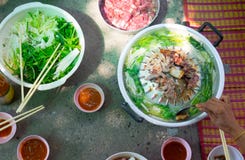 Thailändsk gemensam buffé, gallergriskött eller grillfest på den varma pannan Royaltyfria Foton Thailändsk gemensam buffé, gallergriskött eller grillfest på den varma pannan Royaltyfria Foton