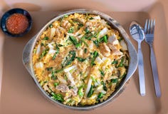 Thailändsk stil Sukiyaki tjänade som på en Hotplate fotografering för bildbyråer Thailändsk stil Sukiyaki tjänade som på en Hotplate fotografering för bildbyråer