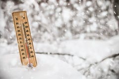 Thermometer with subzero temperature stuck in the snow royalty free stock images Thermometer with subzero temperature stuck in the snow royalty free stock images