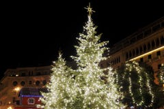 Thessaloniki Grekland jul 2018 garneringar på den Aristotelous fyrkanten royaltyfri bild Thessaloniki Grekland jul 2018 garneringar på den Aristotelous fyrkanten royaltyfri bild