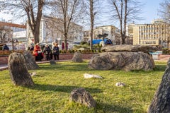 Thracian dolmen w w centrum Haskovo, Bułgaria zdjęcia royalty free Thracian dolmen w w centrum Haskovo, Bułgaria zdjęcia royalty free