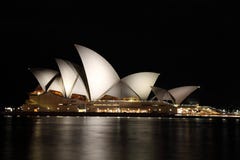 Théatre de l'$opéra de Sydney la nuit Photo stock Théatre de l'$opéra de Sydney la nuit Photo stock