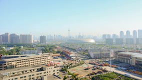 Tianjin, China - Juni 26,2016: Zeitspanne Stadtbild von Tianjin-Stadt China am nebeligen Tag stock video footage Tianjin, China - Juni 26,2016: Zeitspanne Stadtbild von Tianjin-Stadt China am nebeligen Tag stock video footage