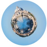 Tiber flod och St Peter Basilica i Rome royaltyfri bild Tiber flod och St Peter Basilica i Rome royaltyfri bild