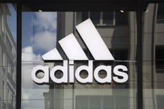 tiendas adidas cerca