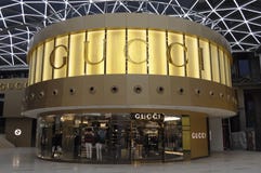 Tienda de Gucci en Hangzhou imagen de archivo Tienda de Gucci en Hangzhou imagen de archivo