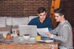 Tienen algunas grandes ideas para su pequeña empresa foto de archivo Tienen algunas grandes ideas para su pequeña empresa foto de archivo