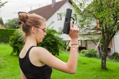 Tienermeisje met kanon stock foto's Tienermeisje met kanon stock foto's
