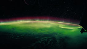 Tierra y Aurora Borealis del ISS Elementos de este vídeo equipado por la NASA 8K Timelapse stock de ilustración Tierra y Aurora Borealis del ISS Elementos de este vídeo equipado por la NASA 8K Timelapse stock de ilustración