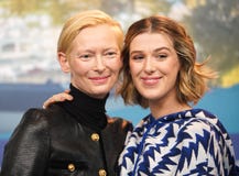 Tilda Swinton, почетность Swinton-Byrne присутствовать на „сувенире стоковые изображения Tilda Swinton, почетность Swinton-Byrne присутствовать на „сувенире стоковые изображения