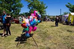 Till salu färgrika ballonger arkivfoton Till salu färgrika ballonger arkivfoton