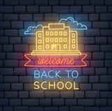 Tillbaka till det themed neontecknet för skola vektor illustrationer Tillbaka till det themed neontecknet för skola vektor illustrationer