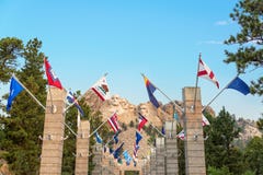 Tillståndsflaggor och Mount Rushmore royaltyfria foton Tillståndsflaggor och Mount Rushmore royaltyfria foton