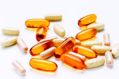 Tillägg och minnestavlor för fiskleverolja för vitaminomega 3 diet- arkivbild Tillägg och minnestavlor för fiskleverolja för vitaminomega 3 diet- arkivbild