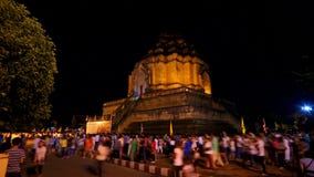 Time lapse de la llamada famosa tailandesa Wat Chedi Luang de la pagoda metrajes Time lapse de la llamada famosa tailandesa Wat Chedi Luang de la pagoda metrajes