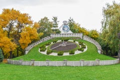 TIMISOARA, RUMANIA - 15 de octubre de 2015 - reloj de la planta de jardín en Timisoara la ciudad más grande de Rumania occidental fotos de archivo libres de regalías TIMISOARA, RUMANIA - 15 de octubre de 2015 - reloj de la planta de jardín en Timisoara la ciudad más grande de Rumania occidental fotos de archivo libres de regalías