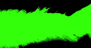 Tinta abstracta del negro de la forma del movimiento de la brocha que salpica fluir y lavarse en el fondo de pantalla del verde d Tinta abstracta del negro de la forma del movimiento de la brocha que salpica fluir y lavarse en el fondo de pantalla del verde d