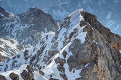Tiny climbers ascend snowy Jubilaumsgrat route in Bavarian Alps royalty free stock images Tiny climbers ascend snowy Jubilaumsgrat route in Bavarian Alps royalty free stock images