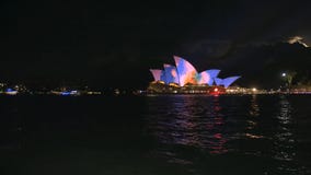 Tiro ancho del teatro de la ópera de Sydney durante 2015 vivo en 4K almacen de metraje de vídeo Tiro ancho del teatro de la ópera de Sydney durante 2015 vivo en 4K almacen de metraje de vídeo