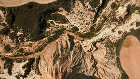 Tiro aéreo de la montaña del desierto almacen de video Tiro aéreo de la montaña del desierto almacen de video