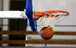 Tiro de basquetebol em um jogo Tiro de basquetebol em um jogo