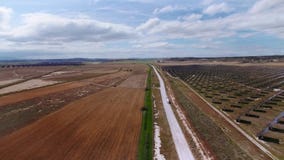 Tiro do zangão do campo dos painéis solares video estoque Tiro do zangão do campo dos painéis solares video estoque